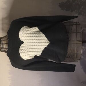 Black Sweater Heit Heart🖤🤍🖤